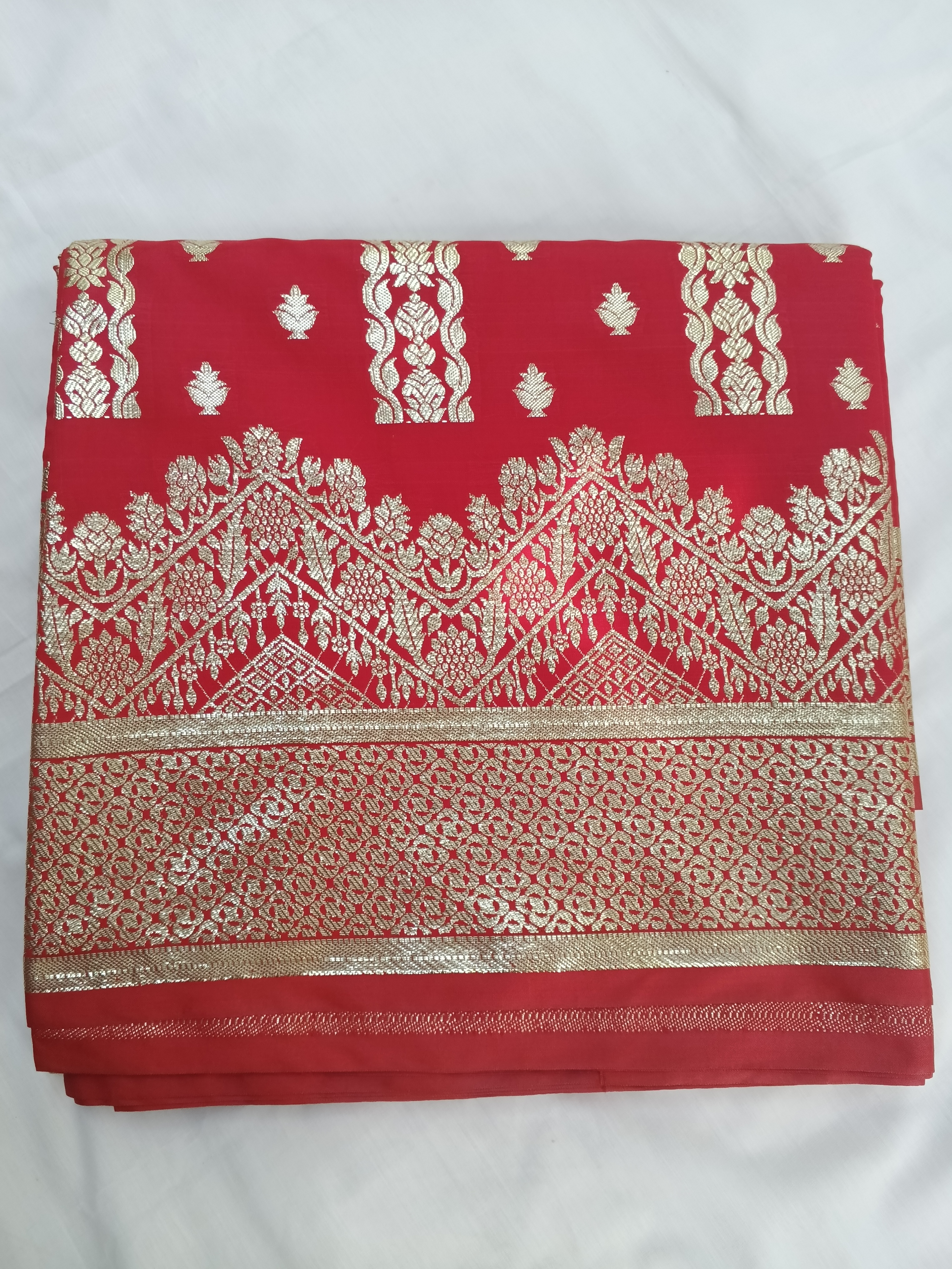 প্রিমিয়াম সফ্ট সিল্ক কাতান শাড়ি ও ব্লাউজ