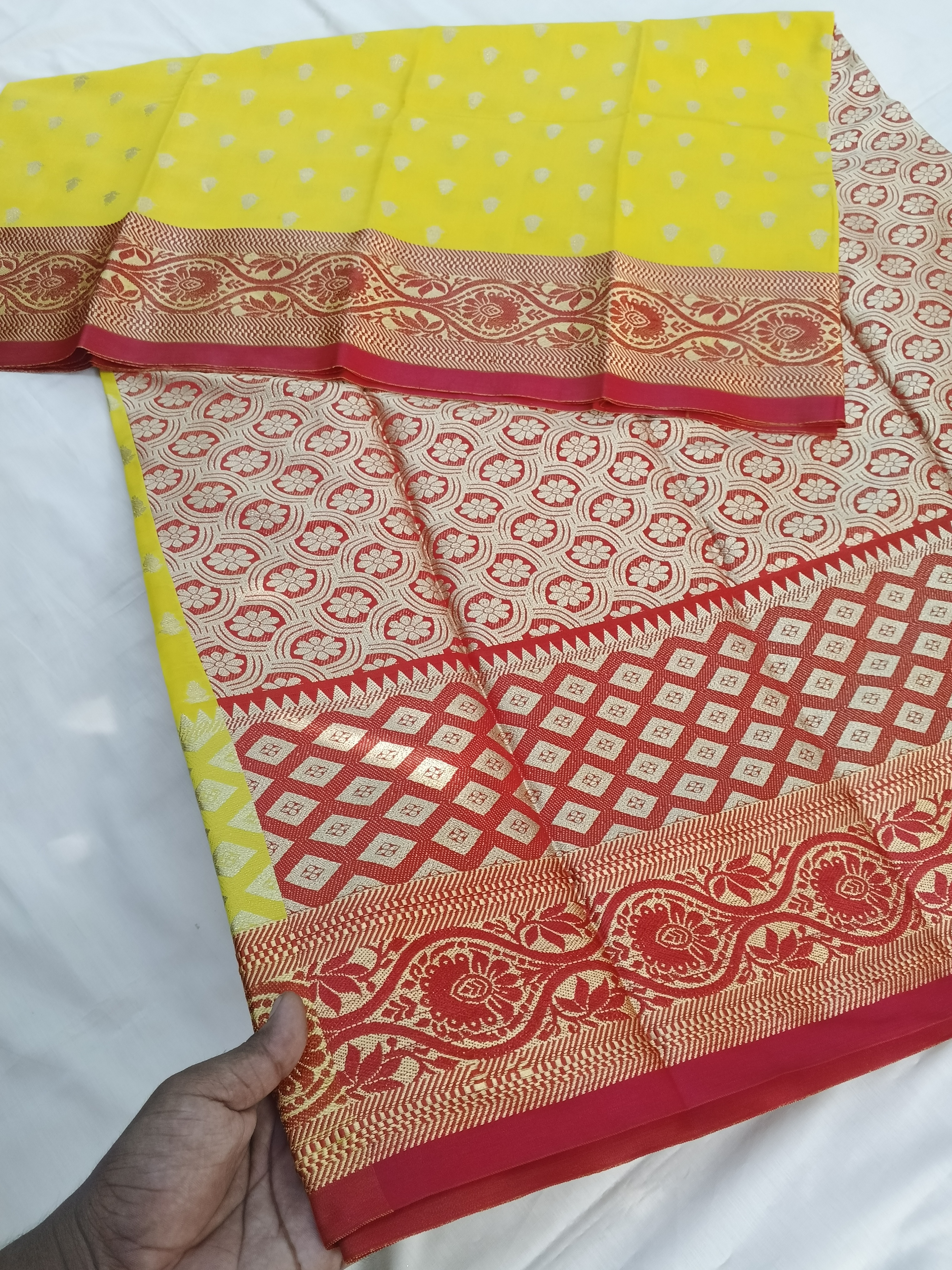 প্রিমিয়াম সফ্ট সিল্ক কাতান শাড়ি
