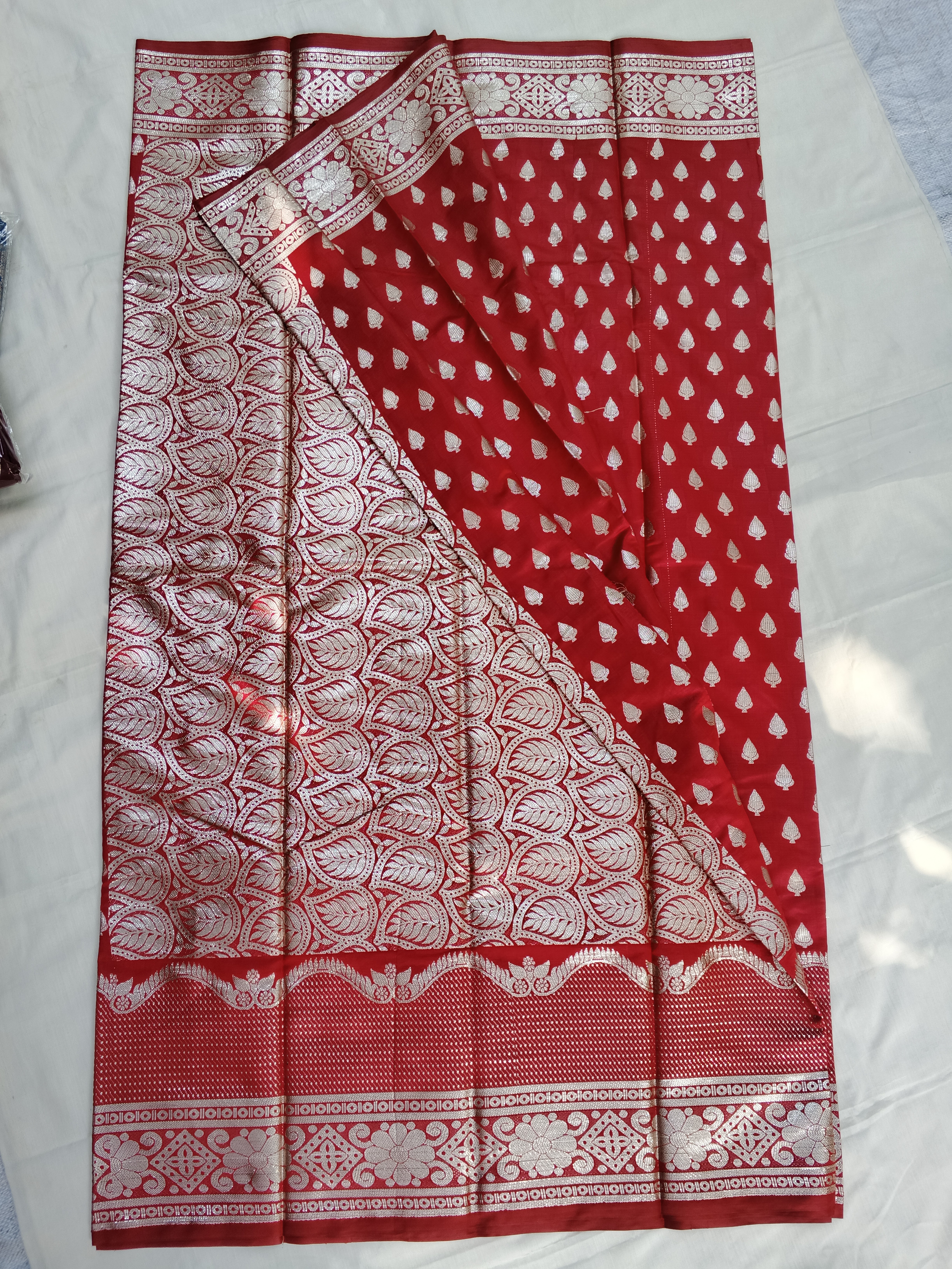প্রিমিয়াম সফ্ট সিল্ক কাতান শাড়ি